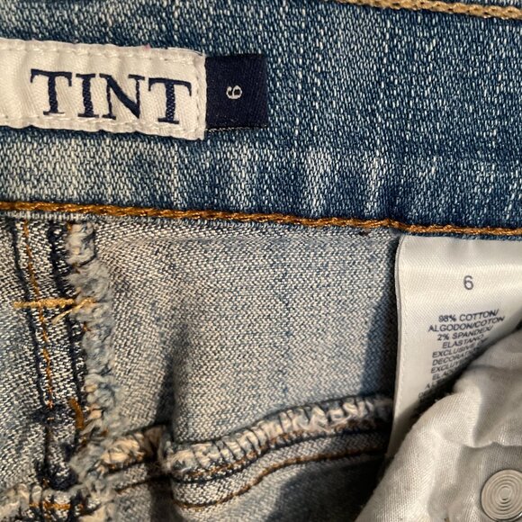 Women's Blue Jeans by "Tint"  Size 6 Embellished and Good Stretch 98% Cotton - Picture 6 of 6